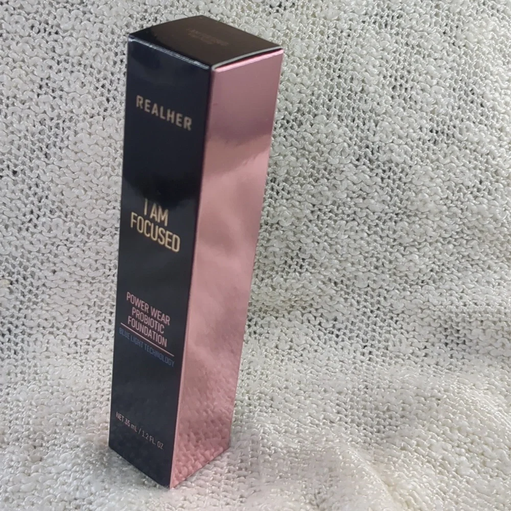 RealHer Foundation in Fair Ivory (I AM FOCUSED), 35ml/1.2fl oz